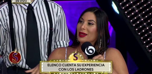 La chica comenta la mala suerte que siempre tiene con los robos