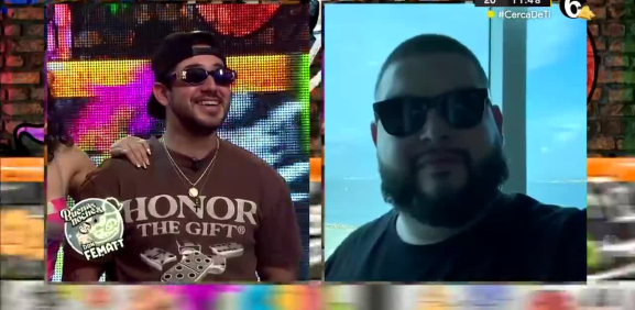 En videollamada el comediante responde algunas dudas del elenco