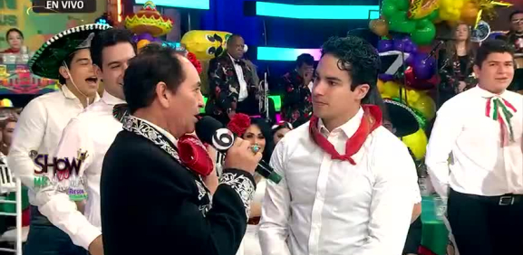 Tras ver el poco ánimo el conductor pide volverlo a hacer