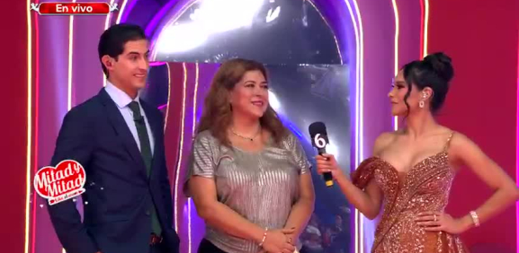 El protagonista presenta por primera vez a su madre en el programa