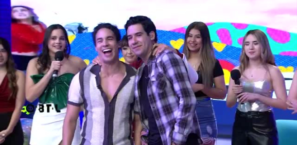 Tras el anuncio de William y su página azul, invitan a Emilio a entrar a ese mundo