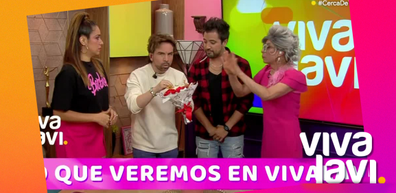 Sorprenden a la Maestra Resurrección con flores
