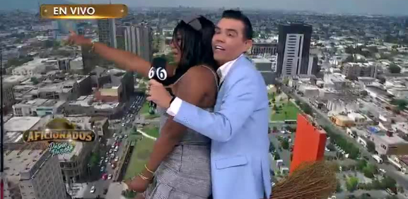 Priscilla la gitana enseña sus poderes al nuevo conductor