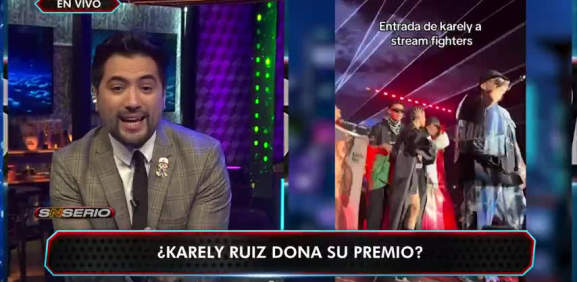La sensual influencer entrega su premio