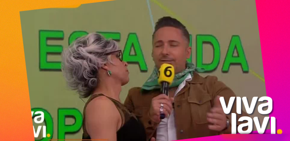 Alex B le dedica romántica canción a la Maestra Resurrección