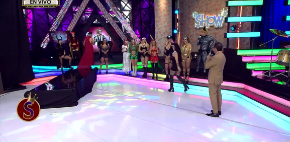 Ernesto Chavana calificó al elenco de “Es Show” sobre el mejor y peor vestuario de la noche