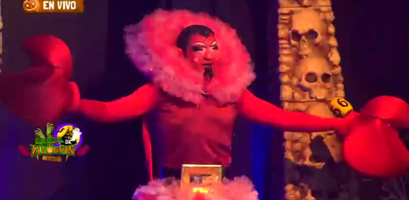 El señor Chavana sorprendió con su disfraz de 'Él'