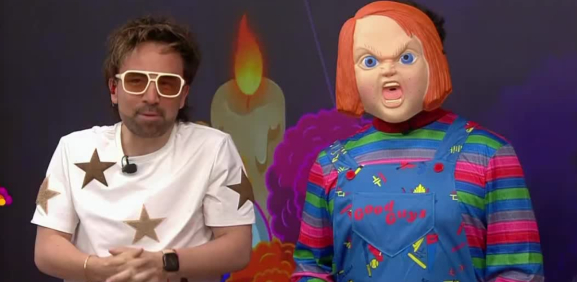 'Chicken' confuende a Chucky con su esposa