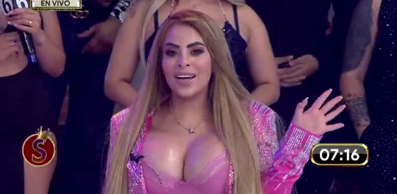 La conductora aclara la reducción de busto