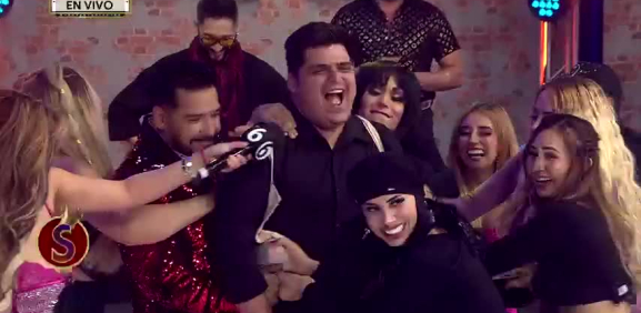 Hacen de todos los intentos para lograr que Lalo entre en la faja de Datsy