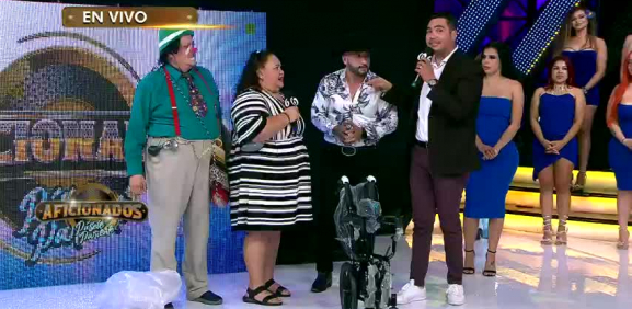 El juez y motivados se toca el corazón ante el triste caso de la invitada