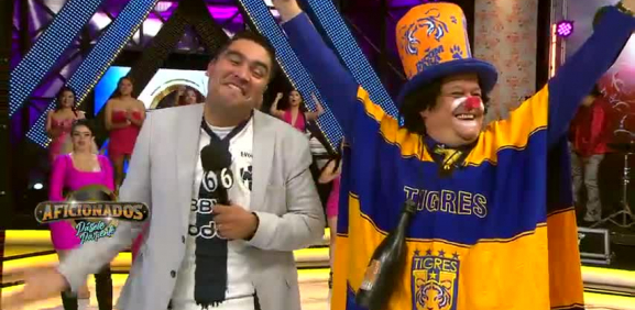 El conductor vive la pasión del fútbol en pleno programa