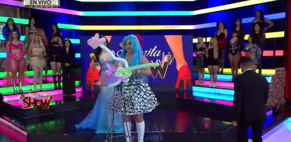 La primera en pasar es Datsy quien imita a 'Musitha'