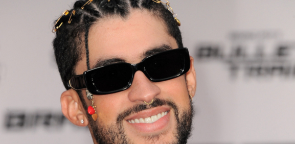 Bad Bunny es captado infraganti en la Arena México