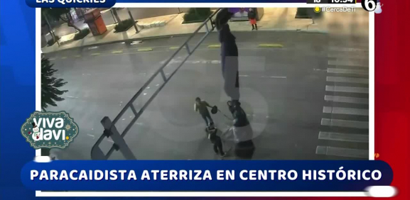 Paracaídista aterriza en centro histórico