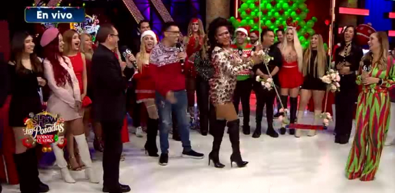 El conductor de las mañanas hace de las suyas con las chicas invitadas