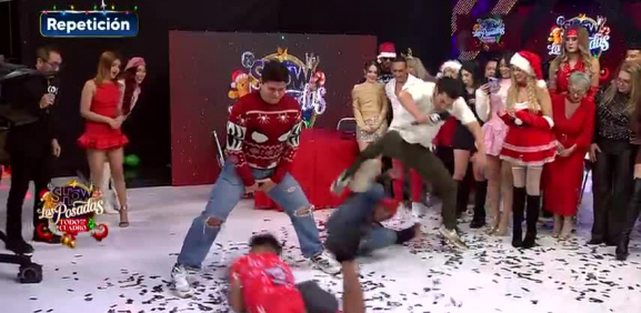 El chico de 'Orbital' terminó debajo de la mesa