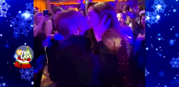 Regina Blandón y Karla Díaz protagonizan tremendo beso