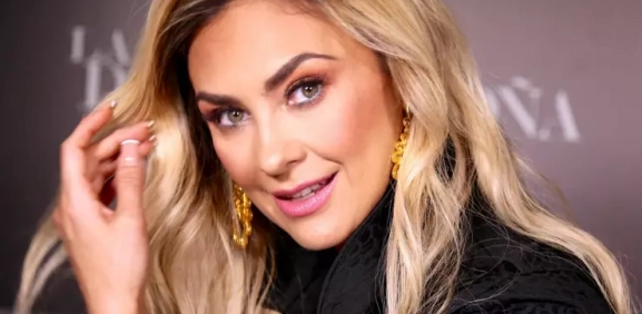 Aracely Arámbula presume cuerpazo en la playa