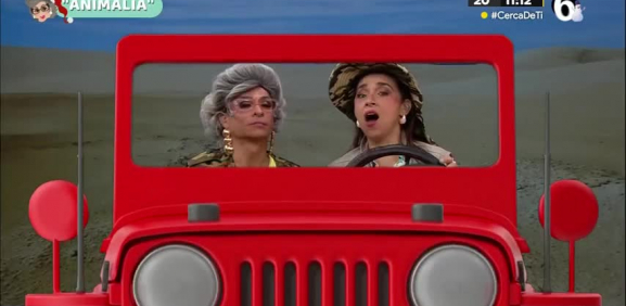 La Maestra Resurrección y Yeka Rosales se 'pasean' por el desierto