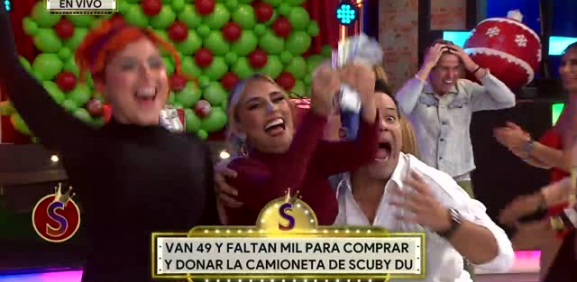 La unión hace la fuerza, y el elenco y amigos cercanos dan tremendo regalo de navidad a este musico