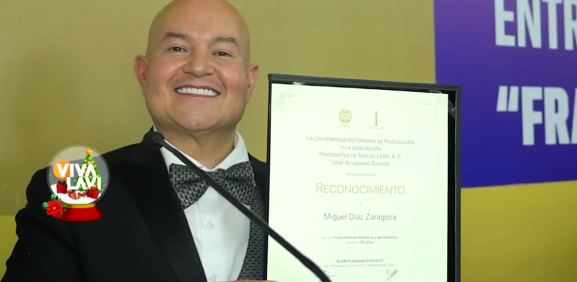 Miguel Díaz recibe reconocimiento por 30 años de trayectoria