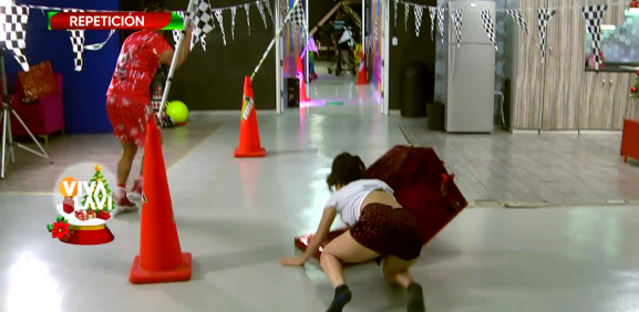 Nathali sufre caída en vivo durante reto