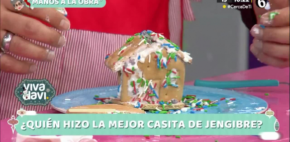 Elenco de Vivalavi Mx decora su casi de jengibre