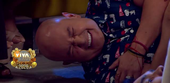 Miguel Díaz sufre caída en vivo