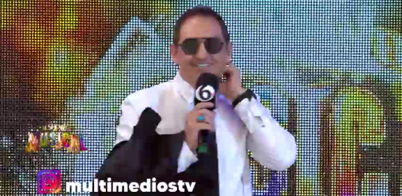 Las chicas del musical ven un poco diferente y 'más sabroso' al conductor