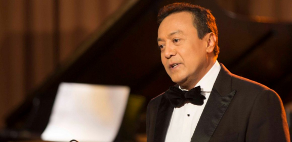 Carlos Cuevas reacciona a los rumores de que Juan Gabriel sigue vivo