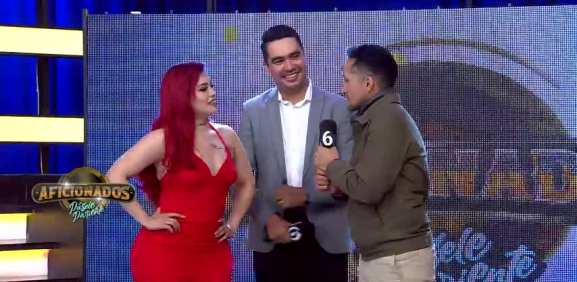 Este chico de Saltillo queda cautivado por la belleza de esta modelo del programa