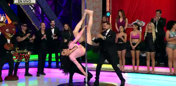 La habilidad de la chica de 'Es Show' sorprendió en la noche