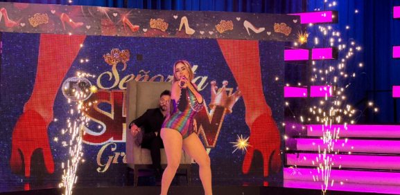 El éxito mundial de la sensual conductora llega a la final del reality