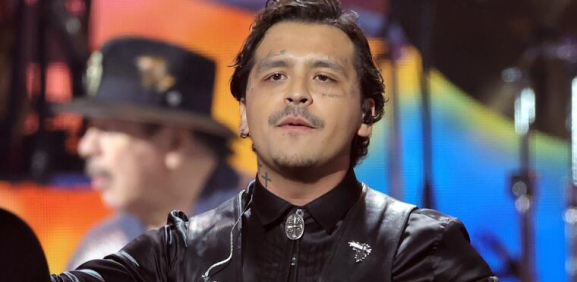 Christian Nodal presume su nuevo tatuaje