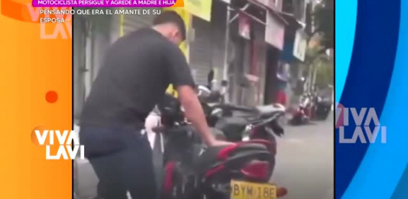 Motociclista persigue a mujer tras confundirla con el amante de su esposa
