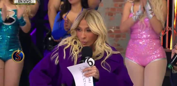 La visita de la jarocha Yuri trae alegría al estudio