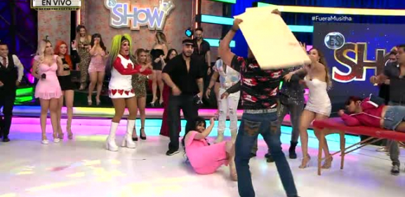 El luchador así busca callar a la mujer escándalo