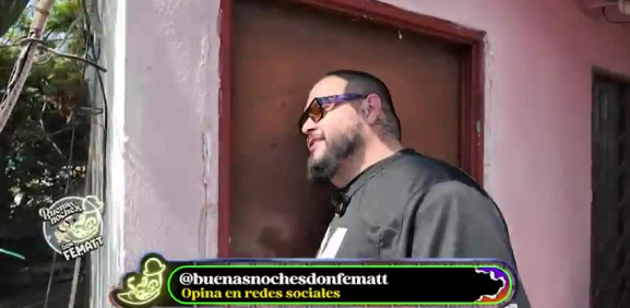 El conductor se sorprende con un ruido extraño en el cuarto