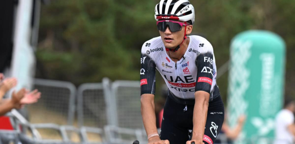 Ciclista mexicano Isaac del Toro se corona líder