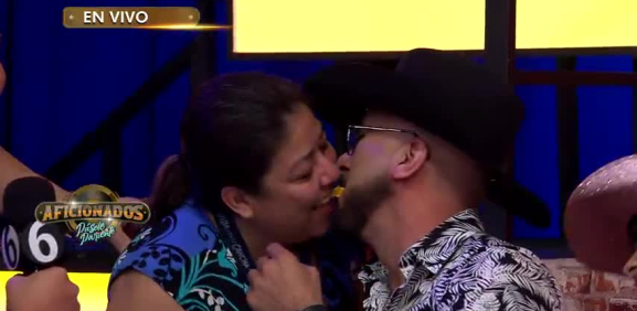 Pako Bernal no se resiste a estar en la galleta del amor