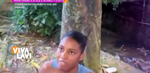 Mamá 'castiga' a su hija por creerse therian