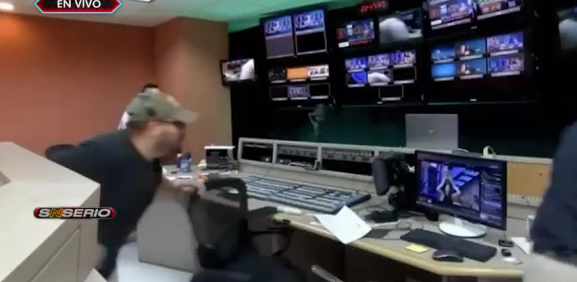 ¿Robo en vivo durante SNSerio?