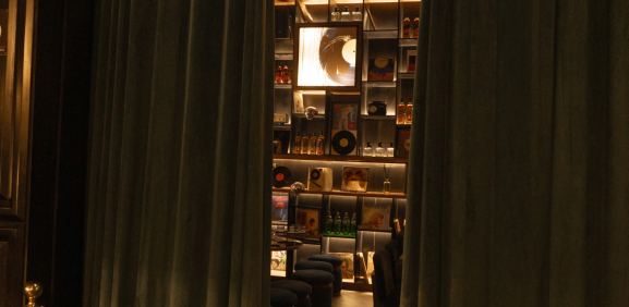 Atrévete a atravesar esa puerta y descubrir por qué Handshake ha conquistado al mundo. (Cortesía)