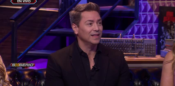 El cantante sorprendió con su casi idéntico parecido como en sus épocas de oro