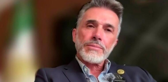 Sergio Mayer explota tras ser cuestionado por dobletear sueldos