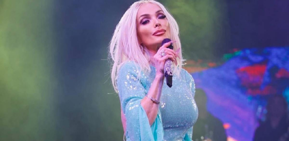 Mariserla recibe abucheos por fallas técnicas en su concierto