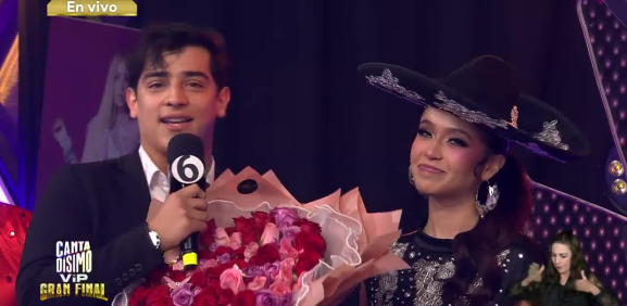 De sorpresa llega el chico de 'Vivalavi Sábados' para demostrar su amor