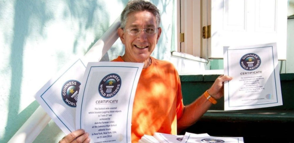 Ashrita Furman presume un galardón único: el hombre estableció más de 600 Récords Guinness