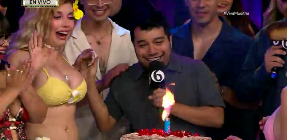 ¿Es niña? se sale de control el festejo de 'La chica de redes' con la vela de revelación de sexo y un video felicitación